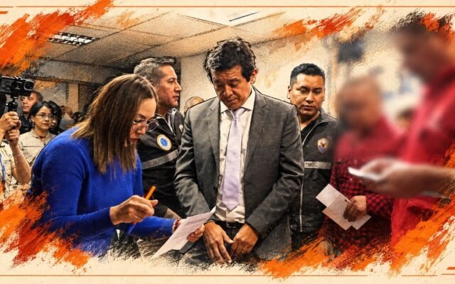 ¡Corrupción en las narices de Carondelet! Un simple empleado movió un millón de dólares vendiendo puestos mientras Noboa mira a otro lado