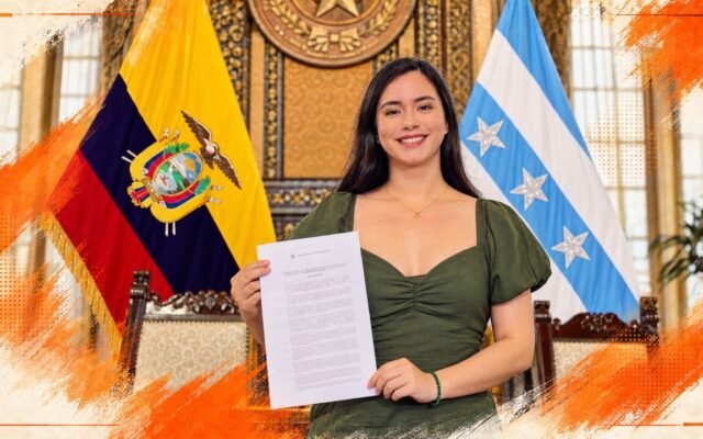 Fotografía de la concejala Blanca López durante una sesión del Concejo Municipal de Guayaquil.