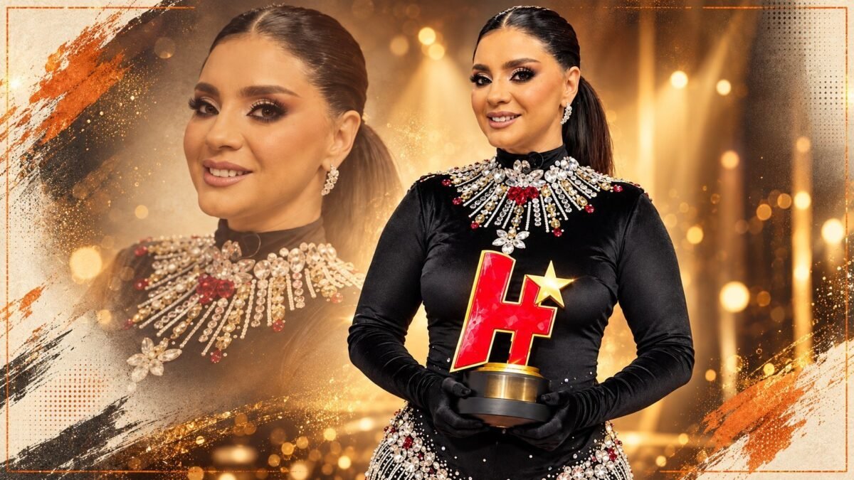 La actriz y cantante ecuatoriana Paola Farías celebra el reconocimiento otorgado a su trayectoria artística.