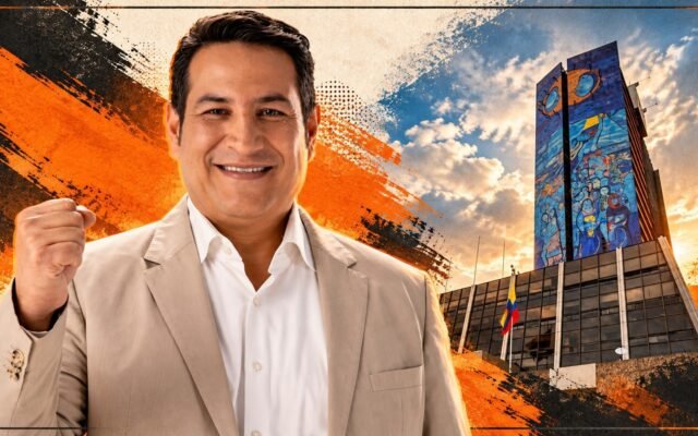 Alexandro Tonello durante un recorrido por obras de riego y vialidad en la provincia de Pichincha.
